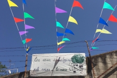 11 d'agost. Pancarta posada a lloc.