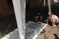 11 d'agost. Preparant les pancartes.