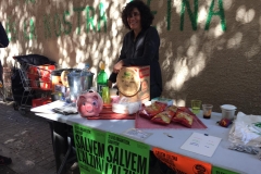 Barra de vermut i taula de merchandising del 16 de març.