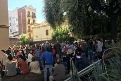 El jardí del carrer Encarnació bullint d'activitat.